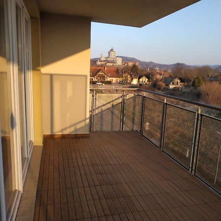 Apartman One To One Štúrovo Exterior foto